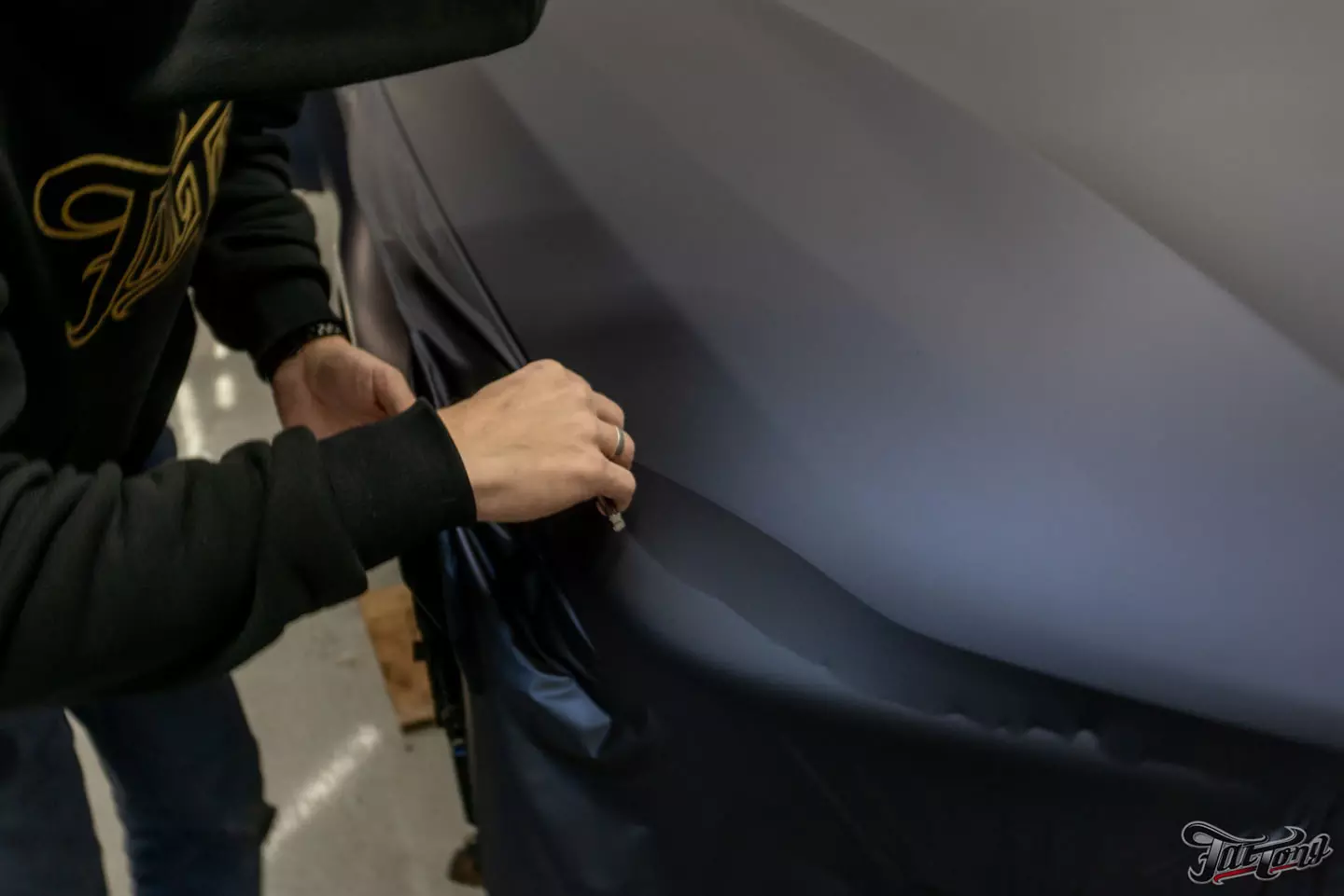 Оклейка BMW 7 в матовый винил и полиуретан. Антихром, окрас дисков и суппортов. Детейлинг